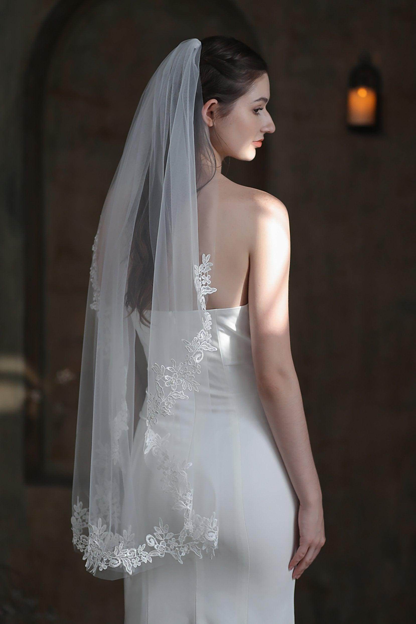 One-tier Lace Edge Tulle Hip Veils with Appliques CV0302 - COCOMELODY